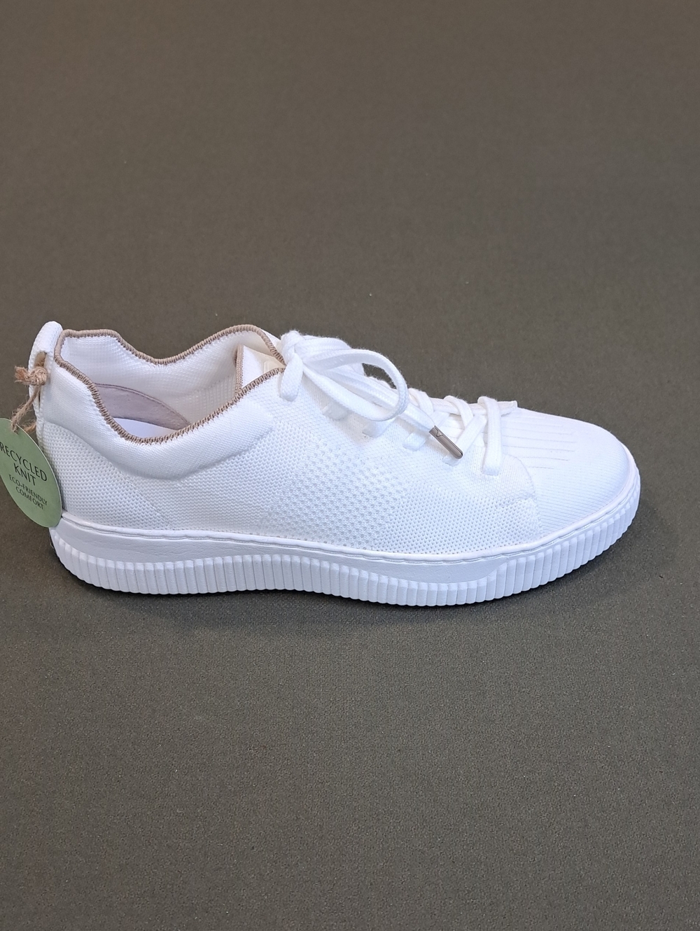 Sofft Faro Women's Sneaker - Color: White - Size: 8.5